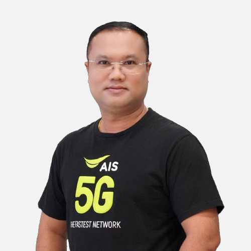 คุณเอกลักษณ์  ประเสริฐแก้ว